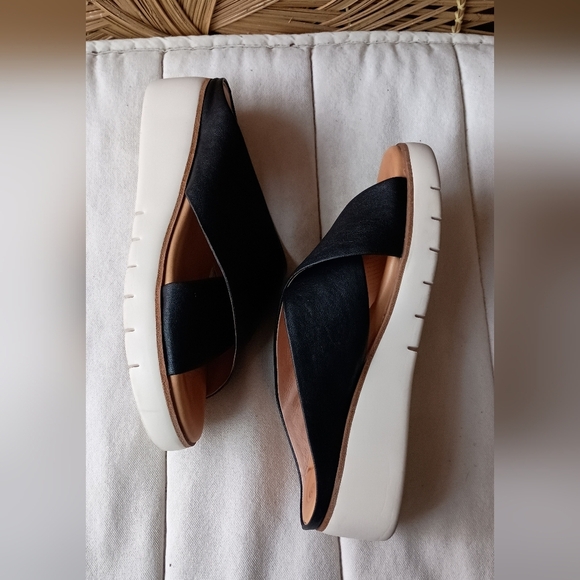 Corso Como Black Leather Cross Strap Women's Sandals_8 - Picture 6 of 7